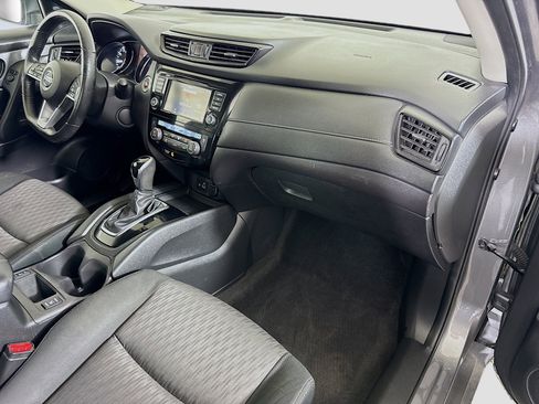 Used 2020 Nissan Rogue SV image 30