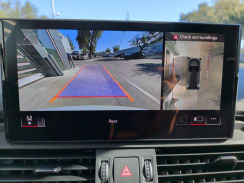 Used 2024 Audi Q5 e Premium Plus w/ Premium Plus Package image 25