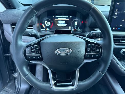 Used 2025 Ford Explorer Platinum w/ LUX Leather Package image 3