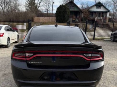 Used 2015 Dodge Charger SXT image 5