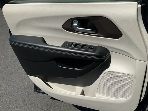 Used 2020 Chrysler Voyager LX w/ Cold Weather Group FWD image 25