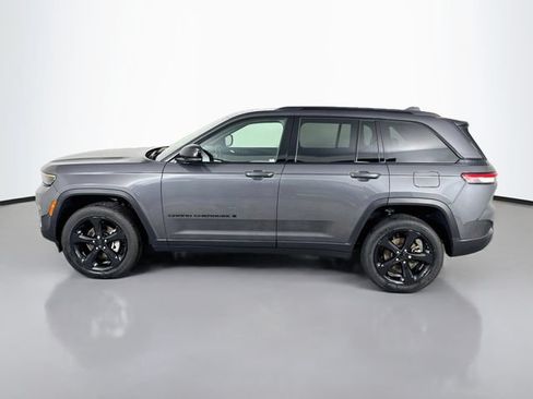 Used 2024 Jeep Grand Cherokee Altitude AWD/4WD image 11