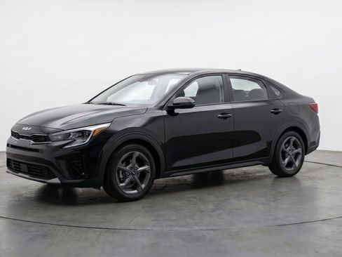 Used 2025 Kia K4 FWD image 3