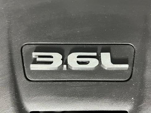 Used 2022 Jeep Gladiator Overland w/ Popular Equipment Package AWD/4WD image 10