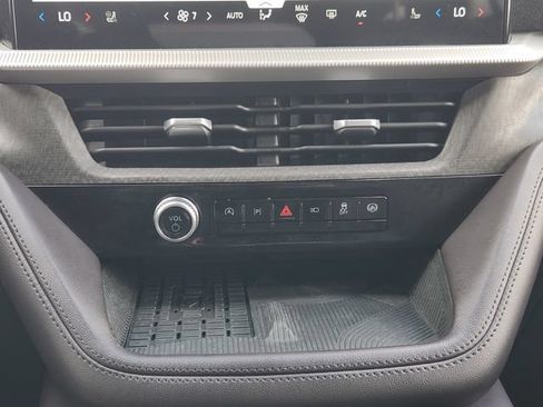 Used 2025 Ford Explorer Platinum w/ LUX Leather Package AWD/4WD image 17