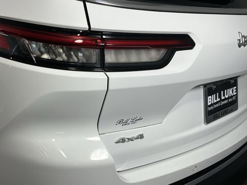 Used 2024 Jeep Grand Cherokee L Limited w/ Luxury Tech Group II image 12