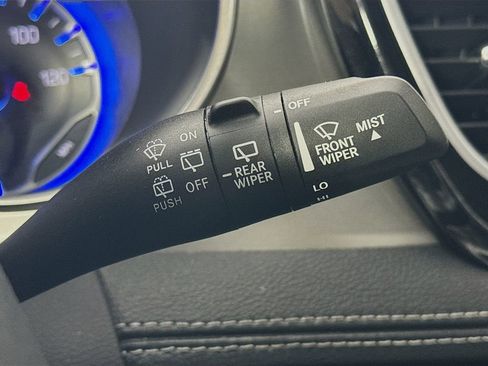 Used 2024 Chrysler Pacifica Limited w/ S Appearance Package image 13