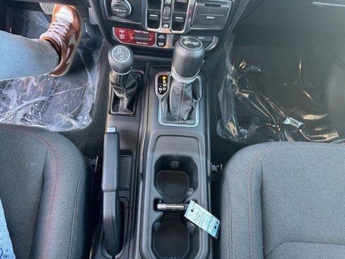 Certified 2024 Jeep Wrangler Unlimited Rubicon image 25