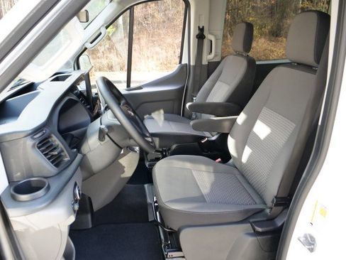 Used 2025 Ford Transit 350 XLT image 3