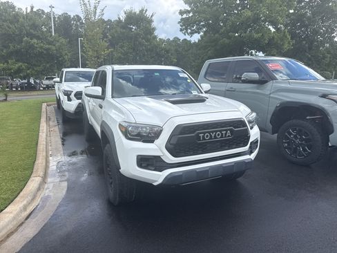 Used 2019 Toyota Tacoma TRD Pro AWD/4WD image 3