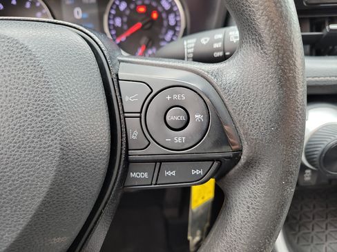 Used 2021 Toyota RAV4 LE image 28