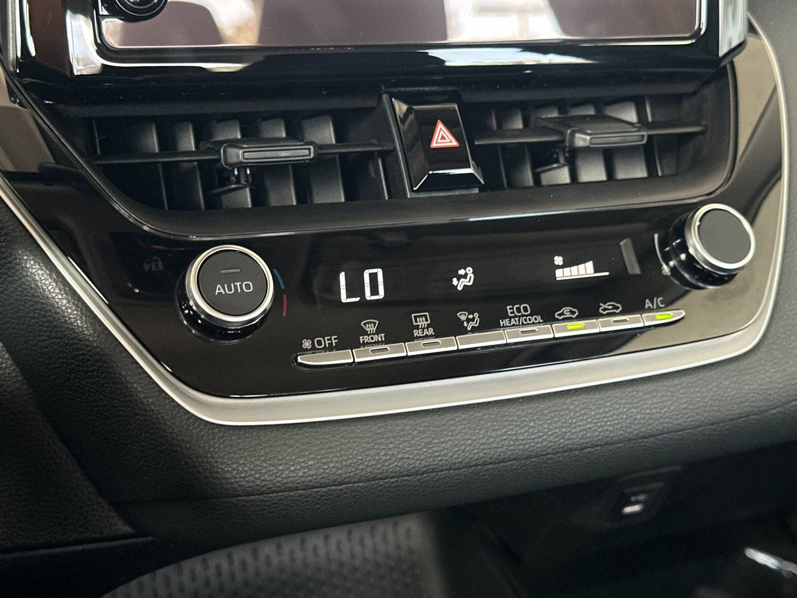 Used 2025 Toyota Corolla LE FWD image 17