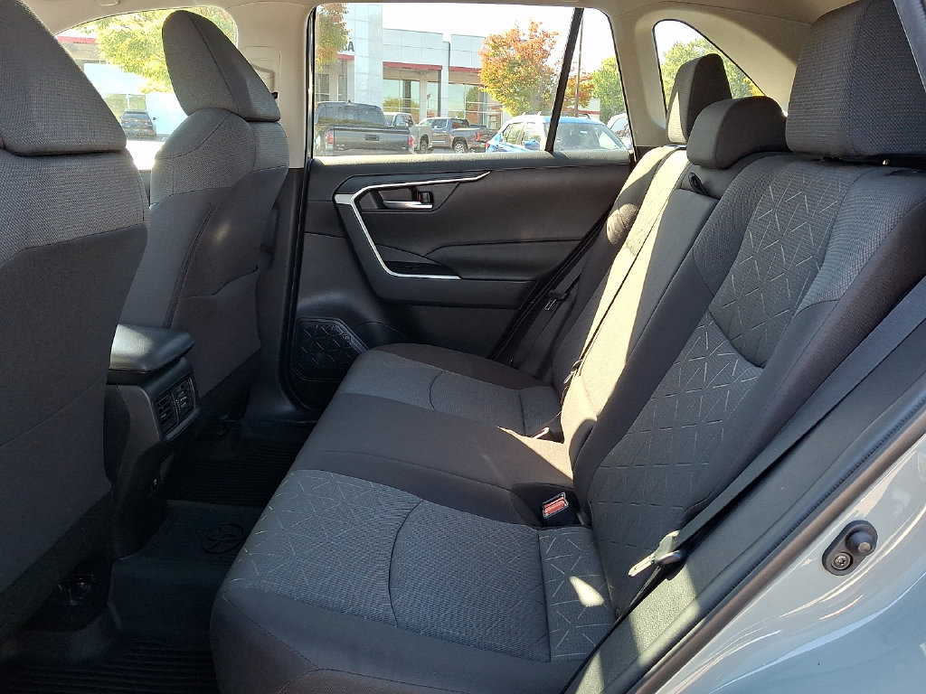 Used 2021 Toyota RAV4 XLE w/ Convenience Package AWD/4WD image 12