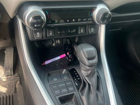 Used 2025 Toyota RAV4 XLE w/ Convenience Package image 16