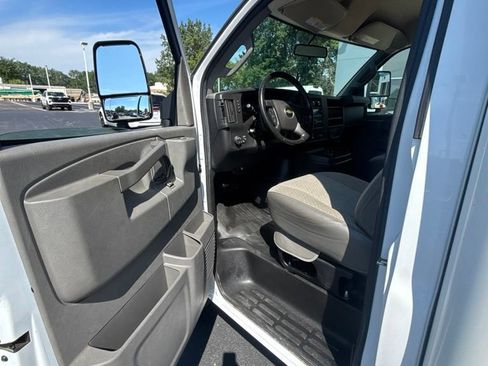 Used 2021 Chevrolet Express 3500 w/ Power Convenience Package RWD image 13