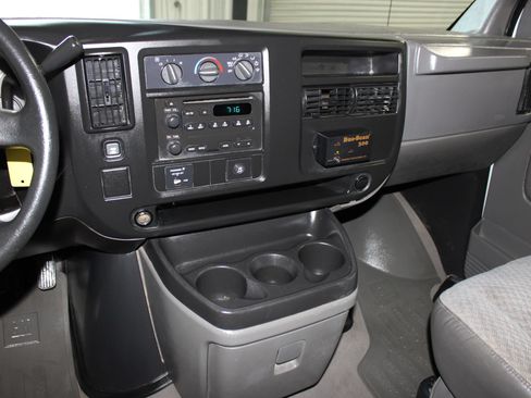Used 2005 Chevrolet Express 3500 Extended Passenger w/ LS Preferred Equipment Group RWD image 13