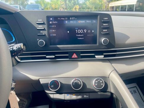 Used 2026 Hyundai Elantra SE FWD image 14