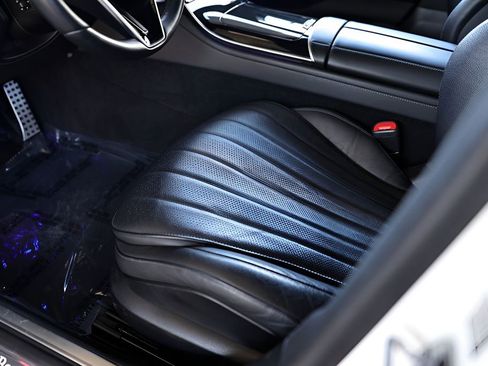 Used 2022 Mercedes-Benz S 500 4MATIC w/ AMG Line Package image 32