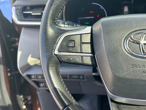 Used 2021 Toyota Sienna XLE image 37