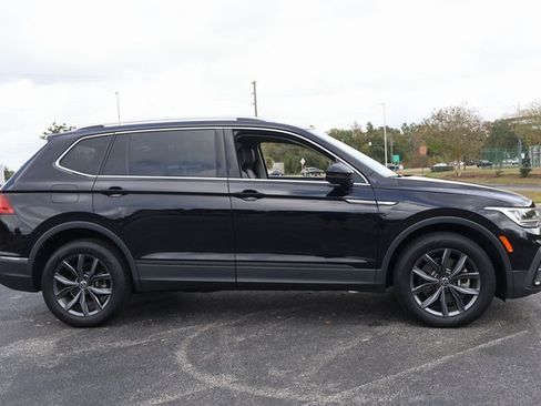 Certified 2022 Volkswagen Tiguan SE w/ Panoramic Sunroof Package image 8