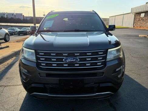 Used 2016 Ford Explorer XLT w/ Equipment Group 202A AWD/4WD image 2