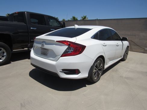 Used 2018 Honda Civic EX-T image 3