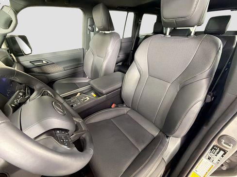 Used 2024 Lexus GX 550 w/ Accessory Package (Z1) image 21