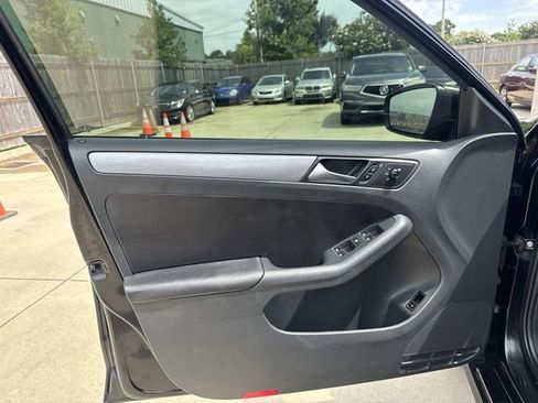 Used 2016 Volkswagen Jetta Sport FWD image 18