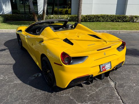 Used 2018 Ferrari 488 Spider image 19