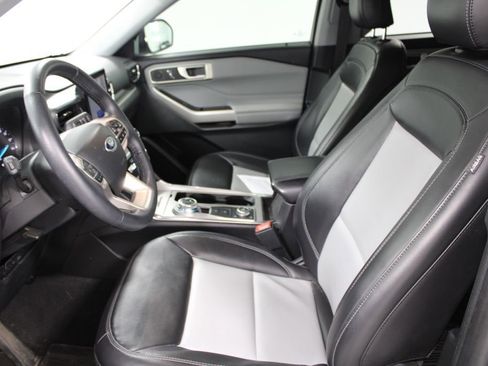 Used 2023 Ford Explorer XLT w/ Equipment Group 202A image 18