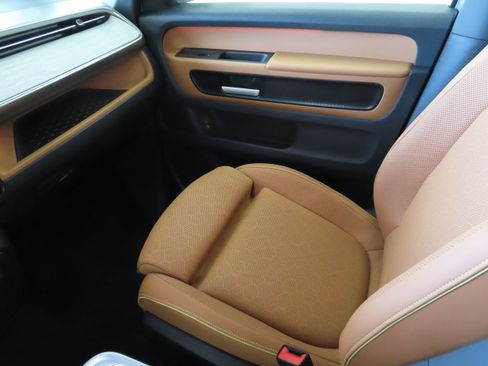 New 2025 Volkswagen ID. Buzz Pro S RWD image 21