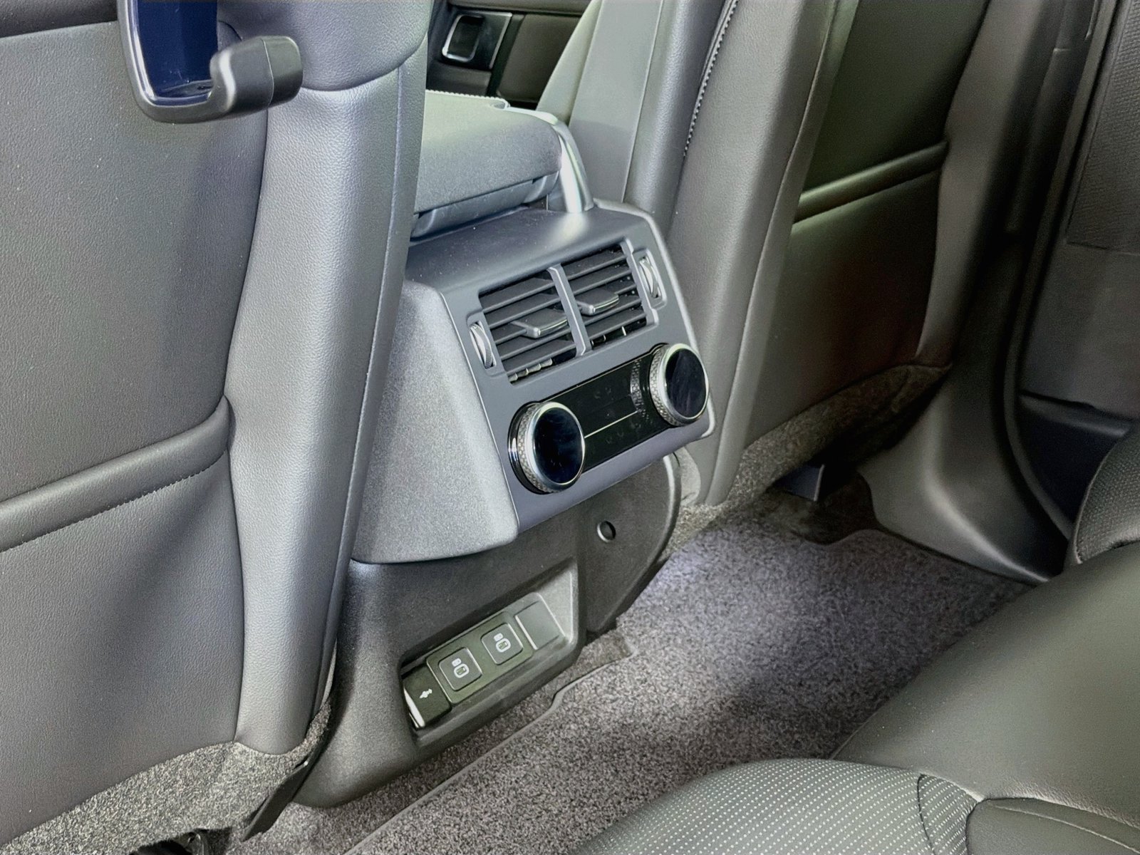 New 2026 Land Rover Discovery Limited Edition AWD/4WD image 27