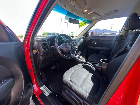 Used 2016 Kia Soul + FWD image 12