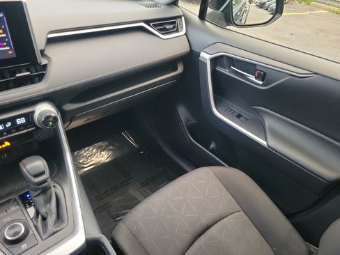Used 2025 Toyota RAV4 XLE AWD/4WD image 15