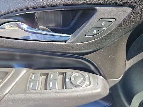 Used 2020 Chevrolet Equinox LT image 10