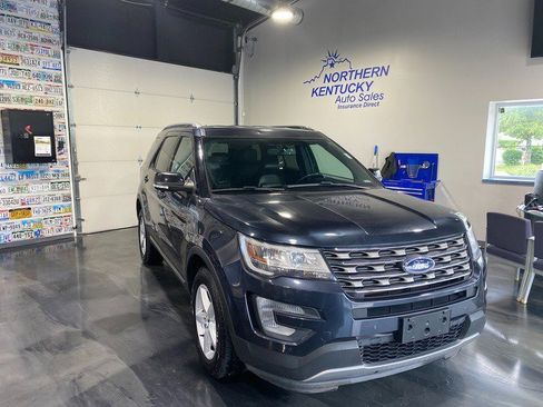 Used 2017 Ford Explorer XLT w/ Equipment Group 202A AWD/4WD image 1