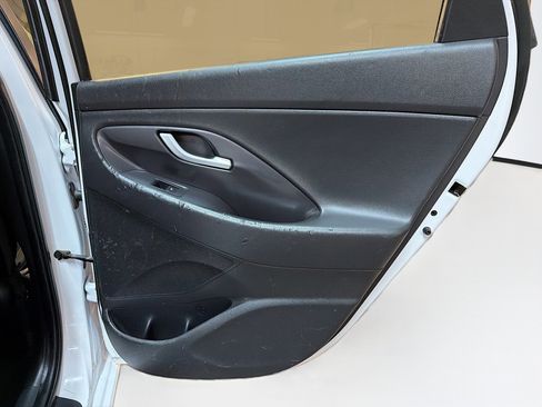 Used 2018 Hyundai Elantra GT image 27