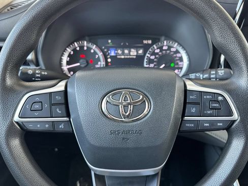 Used 2023 Toyota Highlander L FWD image 28