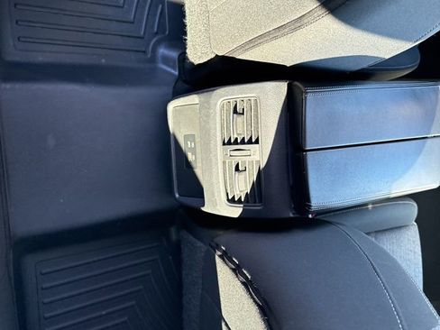 Used 2021 Nissan Rogue SV image 14