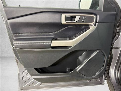 Used 2023 Ford Explorer XLT w/ Equipment Group 202A RWD image 10