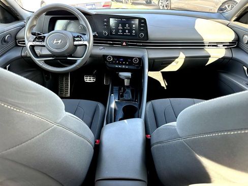 Used 2025 Hyundai Elantra Sport FWD image 29