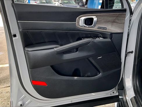 Used 2022 Kia Sorento SX Prestige image 22