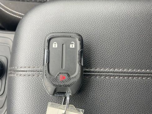 Used 2023 GMC Terrain SLE FWD image 29