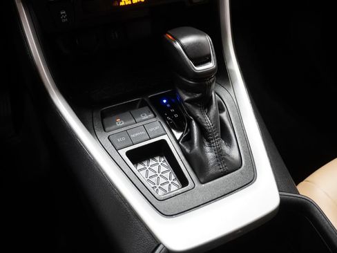 Used 2025 Toyota RAV4 XLE Premium image 27