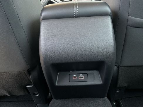 Used 2025 Nissan Altima 2.5 SV FWD image 12
