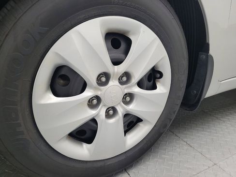 Used 2017 Kia Forte LX image 31