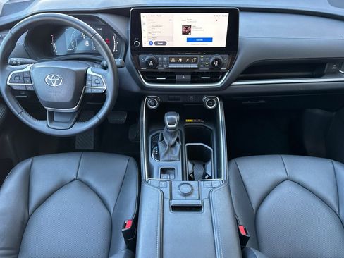 Used 2025 Toyota Grand Highlander AWD image 15