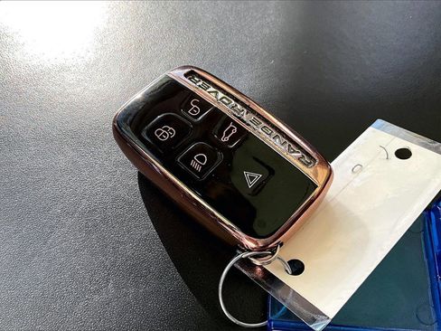 Used 2017 Land Rover Range Rover Sport SVR image 32