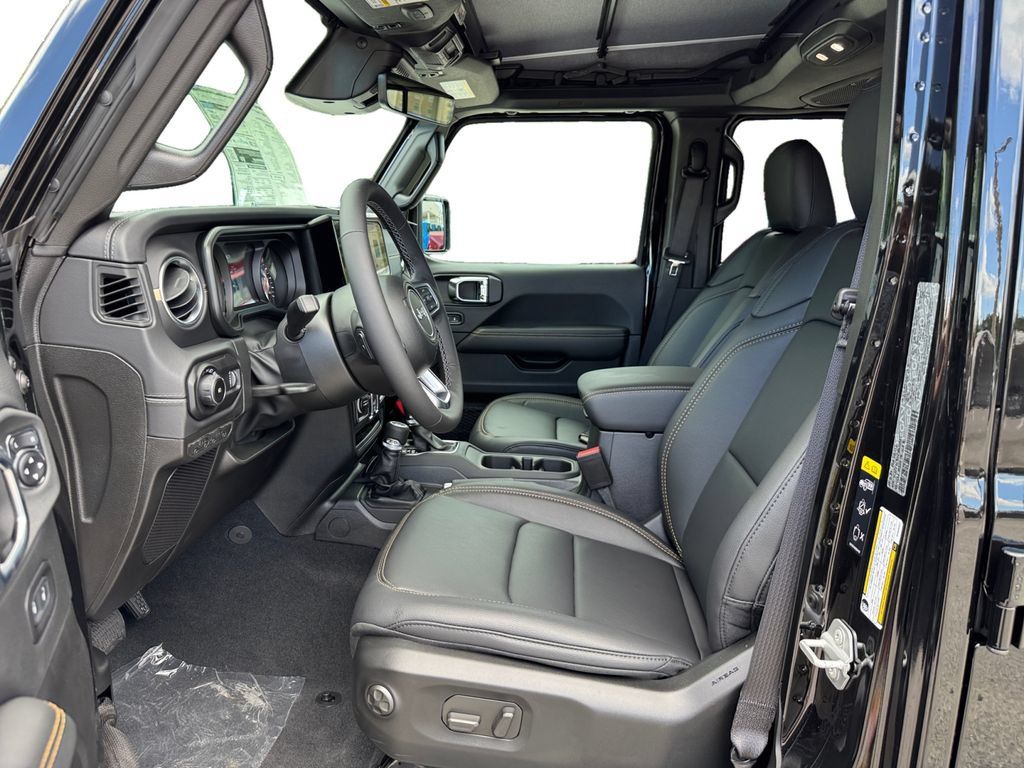 New 2025 Jeep Wrangler Unlimited Sahara AWD/4WD image 9