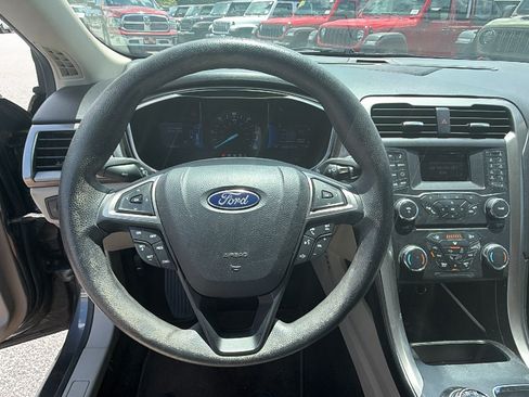 Used 2017 Ford Fusion SE FWD image 27